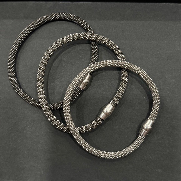 MAGNETIC SILVER BRACELET TRIO - Picture 1 of 6